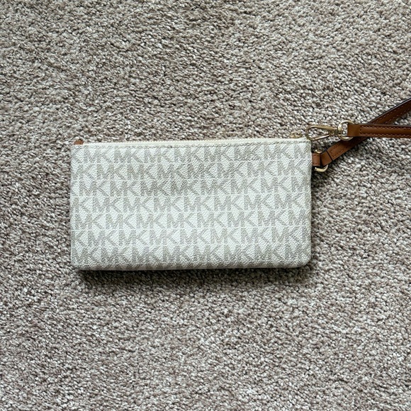 Michael Kors White Wristlet - Picture 2 of 4